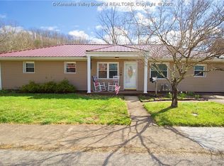109 Fairview Dr, Hurricane, WV 25526