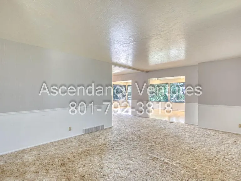 706 Buzianis Way — Photo 13