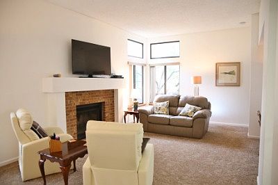 10 Foot Ceilings throughout