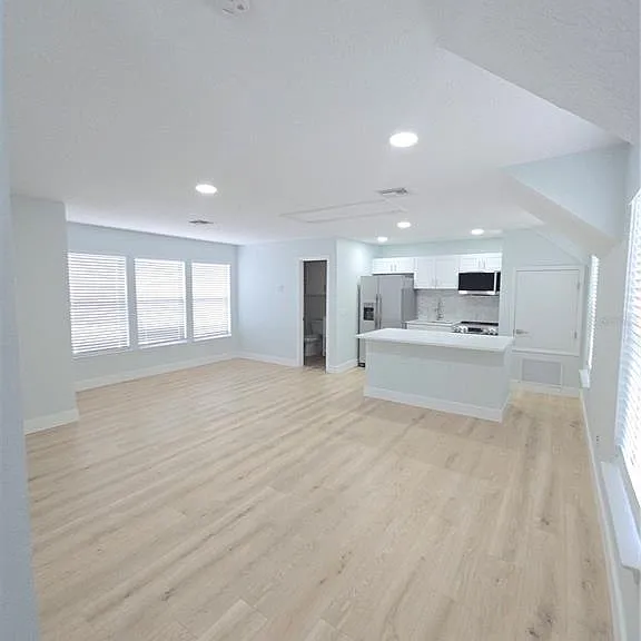 104 Eastpark Cres #B — Photo 4