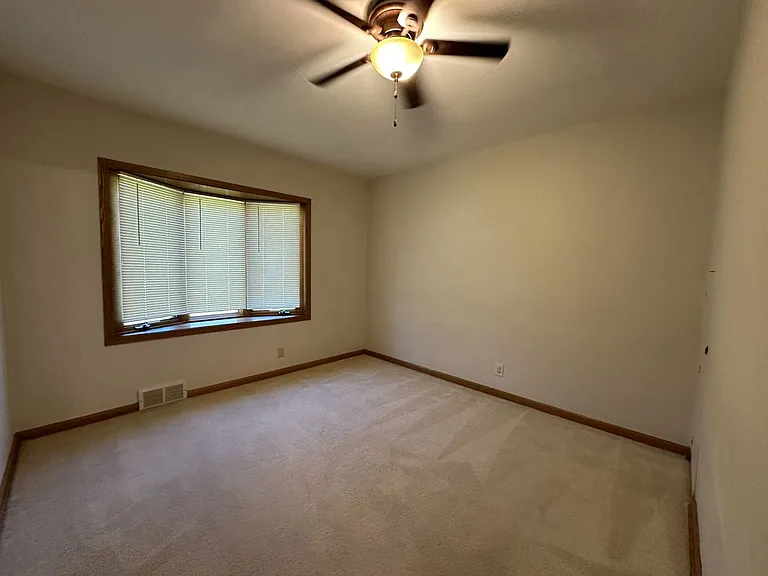 1375 Fairhaven Blvd — Photo 14