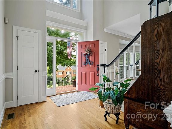 5th image of 10424 Oak Pond Cir