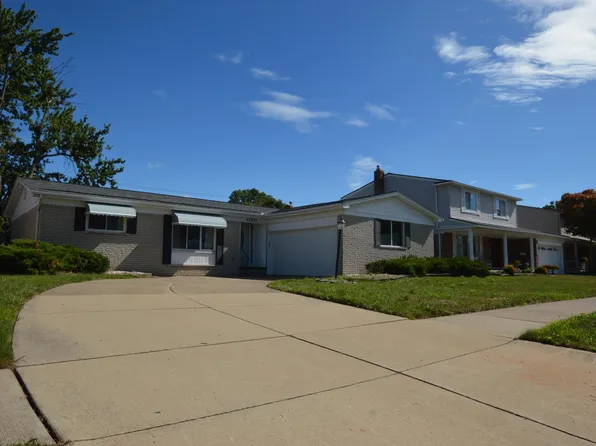 22825 Newberry St, Saint Clair Shores, MI 48080