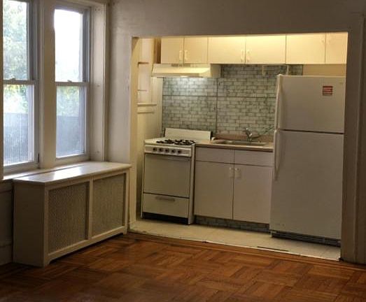 2nd image of 168-170 S Clinton St APT A6