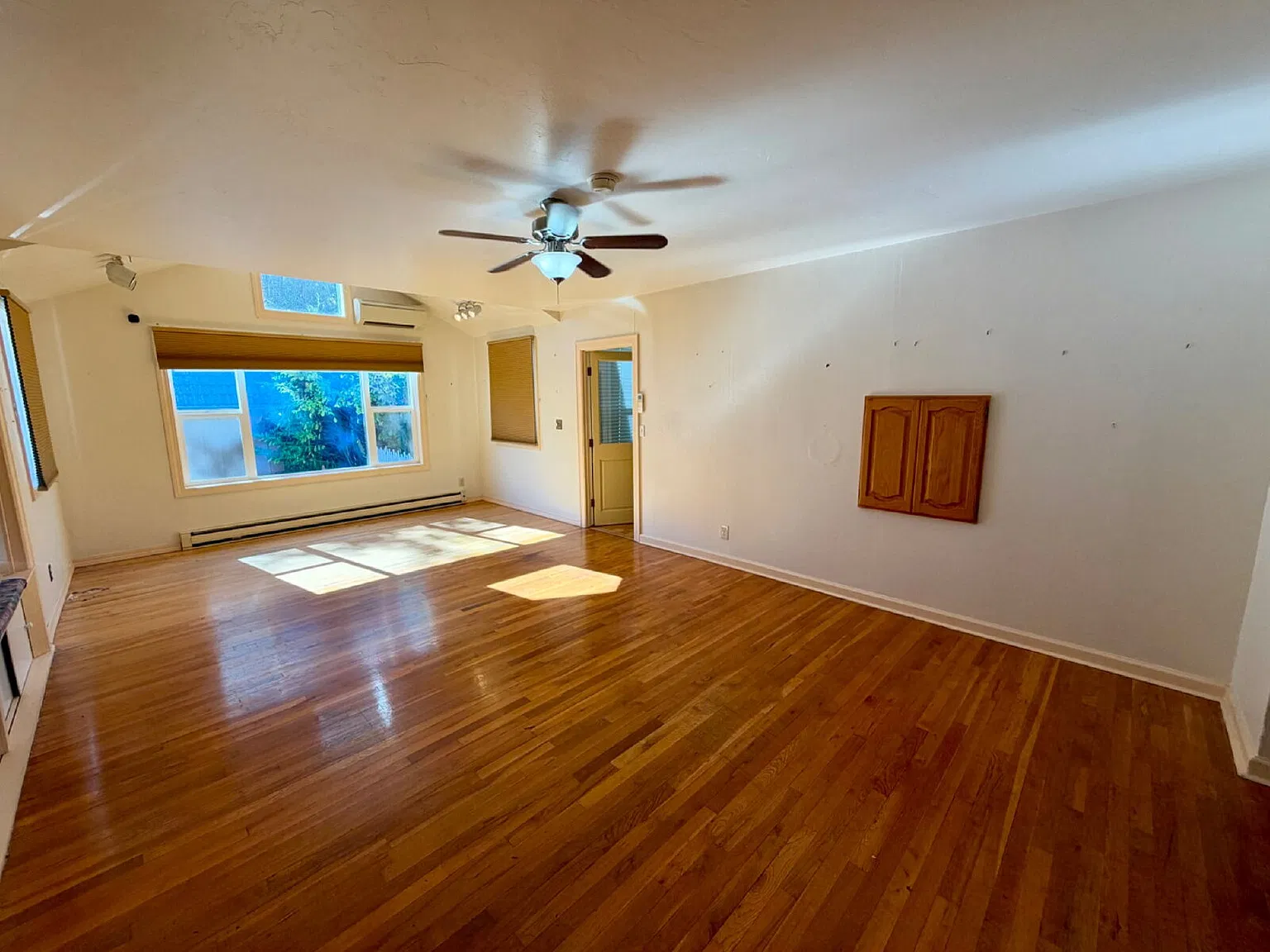 3 bed, 1.0 bath, $2,050 — Photo 2