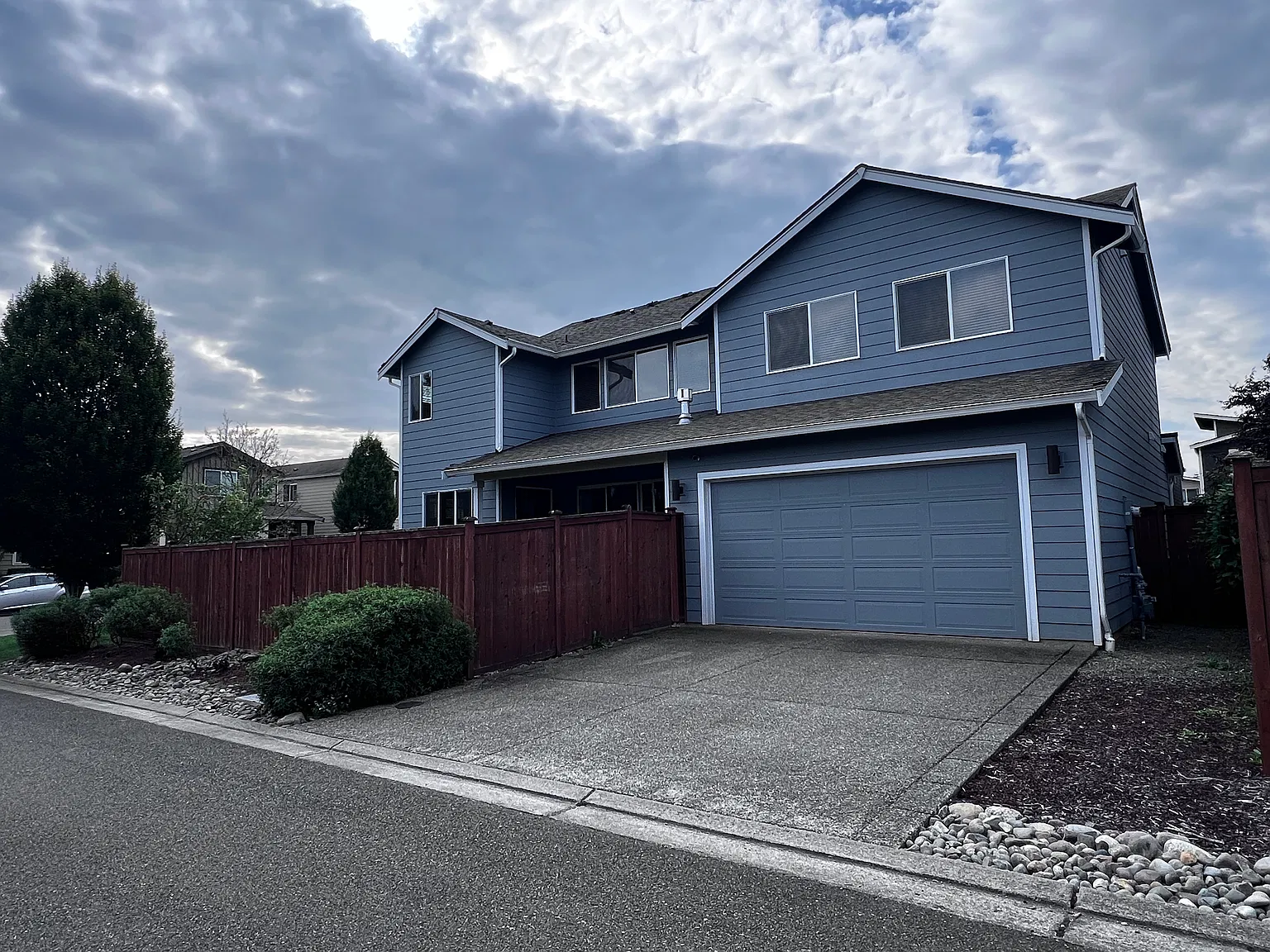 5 bed, 3.5 bath, 3113 sqft, $3,495 — Photo 2