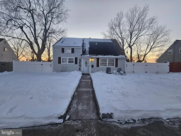 906 Sutters Mill Ln, Temple, PA 19560