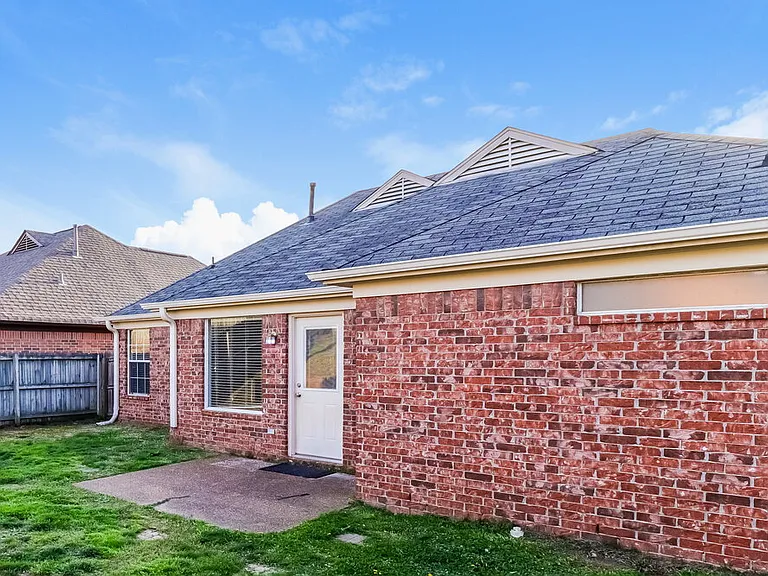 2806 Breezy Ridge Trl — Photo 16