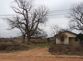 1402 Plainview Rd, Seymour, TX 76380