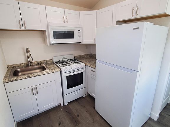 3rd image of 425 25th St #5
