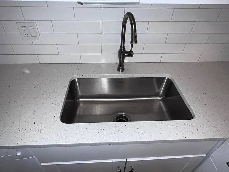 909 S Pearl St #204 — Photo 5