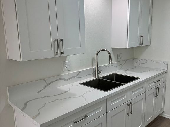 2nd image of 231 W Palmyra Ave APT 3