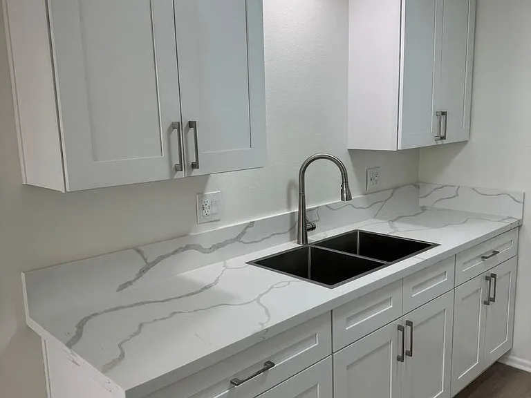 231 W Palmyra Ave — Photo 2