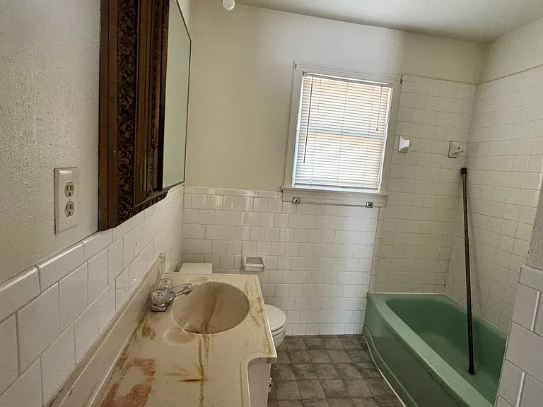 1206 E 11th Pl — Photo 16