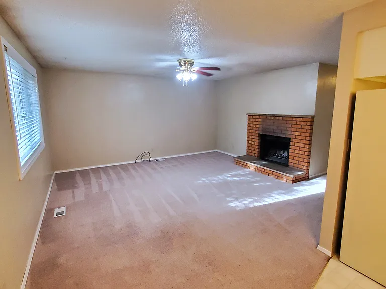 5602 N Millrun Ave — Photo 4