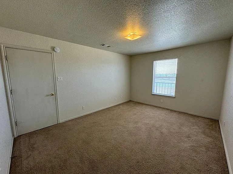 411 E Central TX Expwy — Photo 45