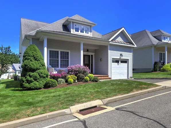 120 Jasmine Circle #120, Milford, CT 06461