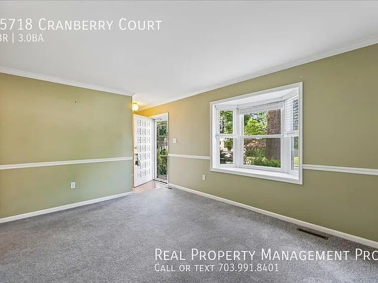 15718 Cranberry Ct — Photo 2