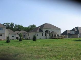 229 Rosewood Dr, Mankato, MN 56001