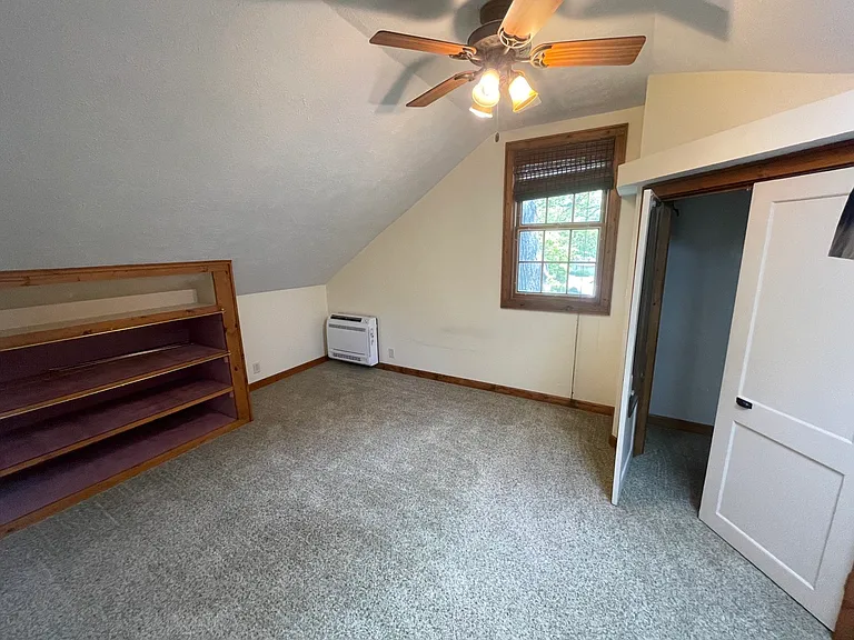 Master bedroom (upstairs) 11x18