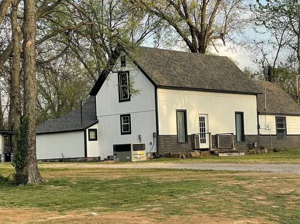 1501 E Cherokee St, Wagoner, OK 74467