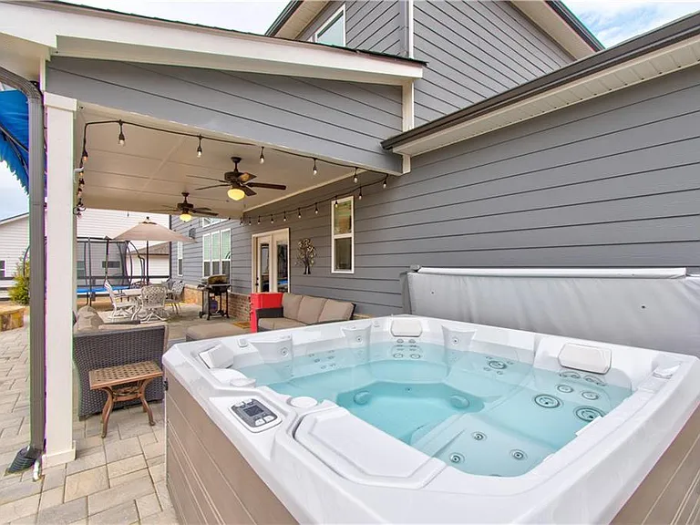409 Carmichael Cir — Photo 30