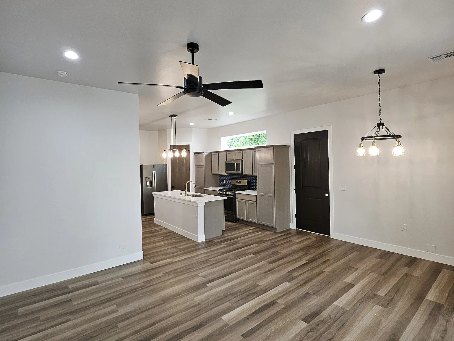 3 bed, 2.5 bath, 1550 sqft, $1,775 — Photo 2
