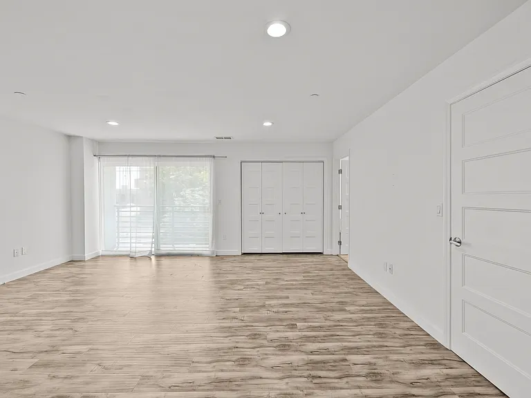 9104 Burnet Ave — Photo 17