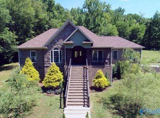 671 Sharps Cove Rd, Gurley, AL 35748