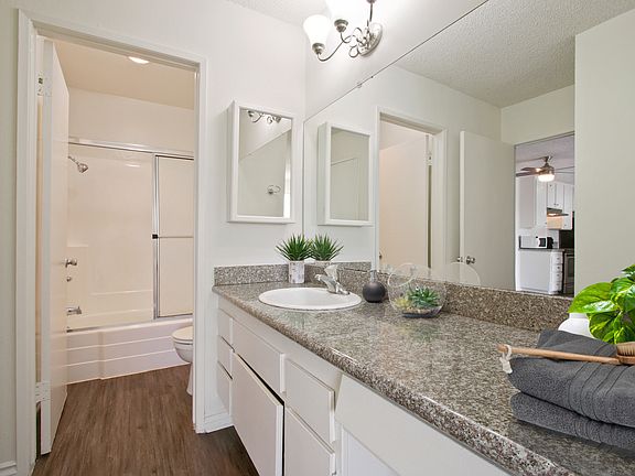 3rd image of 3230 Overland Ave #1019089