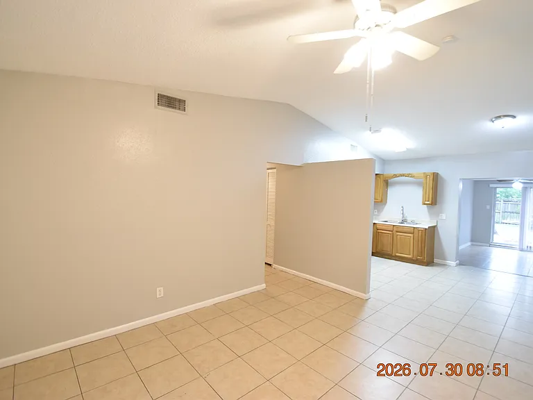 12203 N 9th St — Photo 2