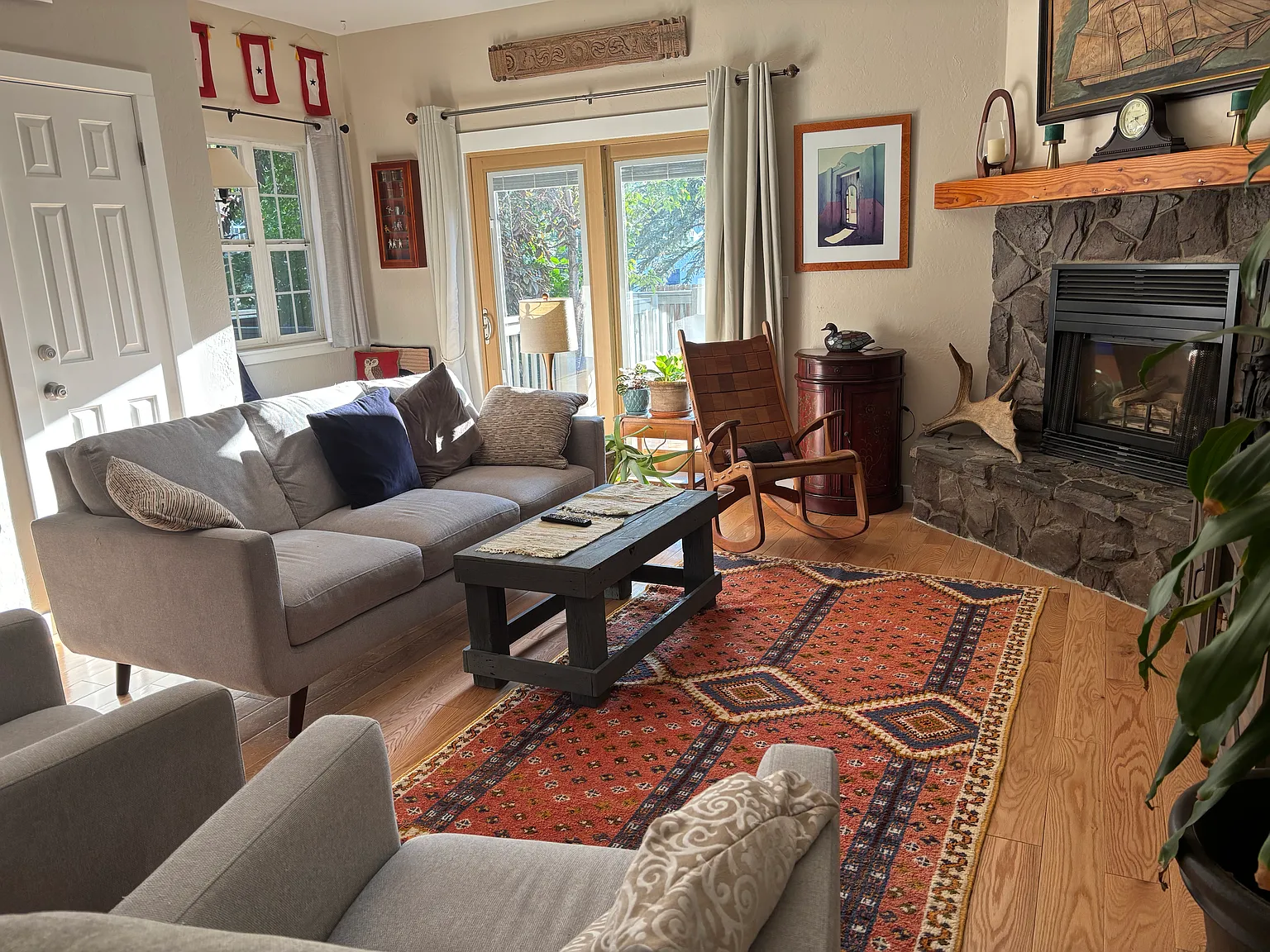 3 bed, 2.5 bath, 2184 sqft, $5,800 — Photo 3
