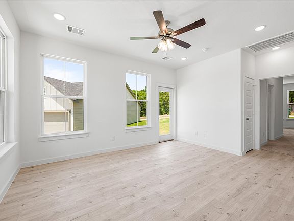 4th image of 1207 Chestnut Court Runa 2 Unit 2