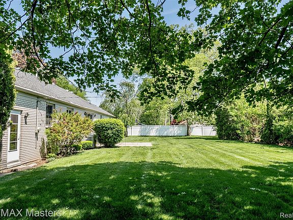 5th image of 1314 Hollywood Dr