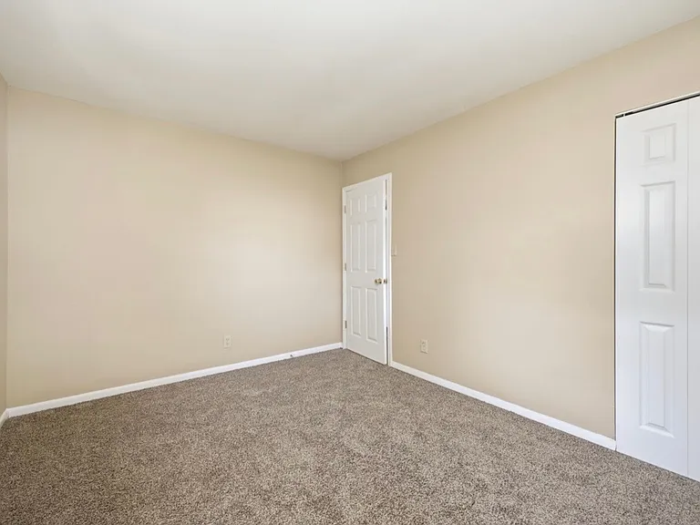 510 W Market St — Photo 17