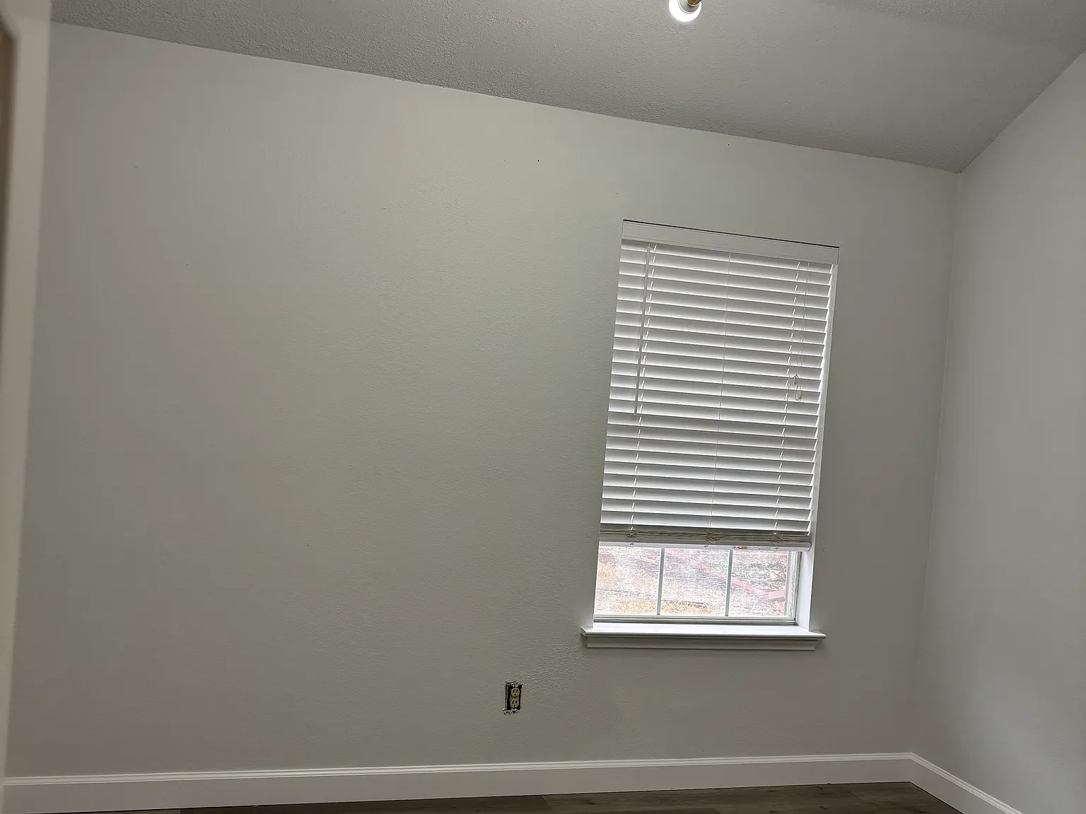 4 bed, 2100 sqft, $3,100 — Photo 3