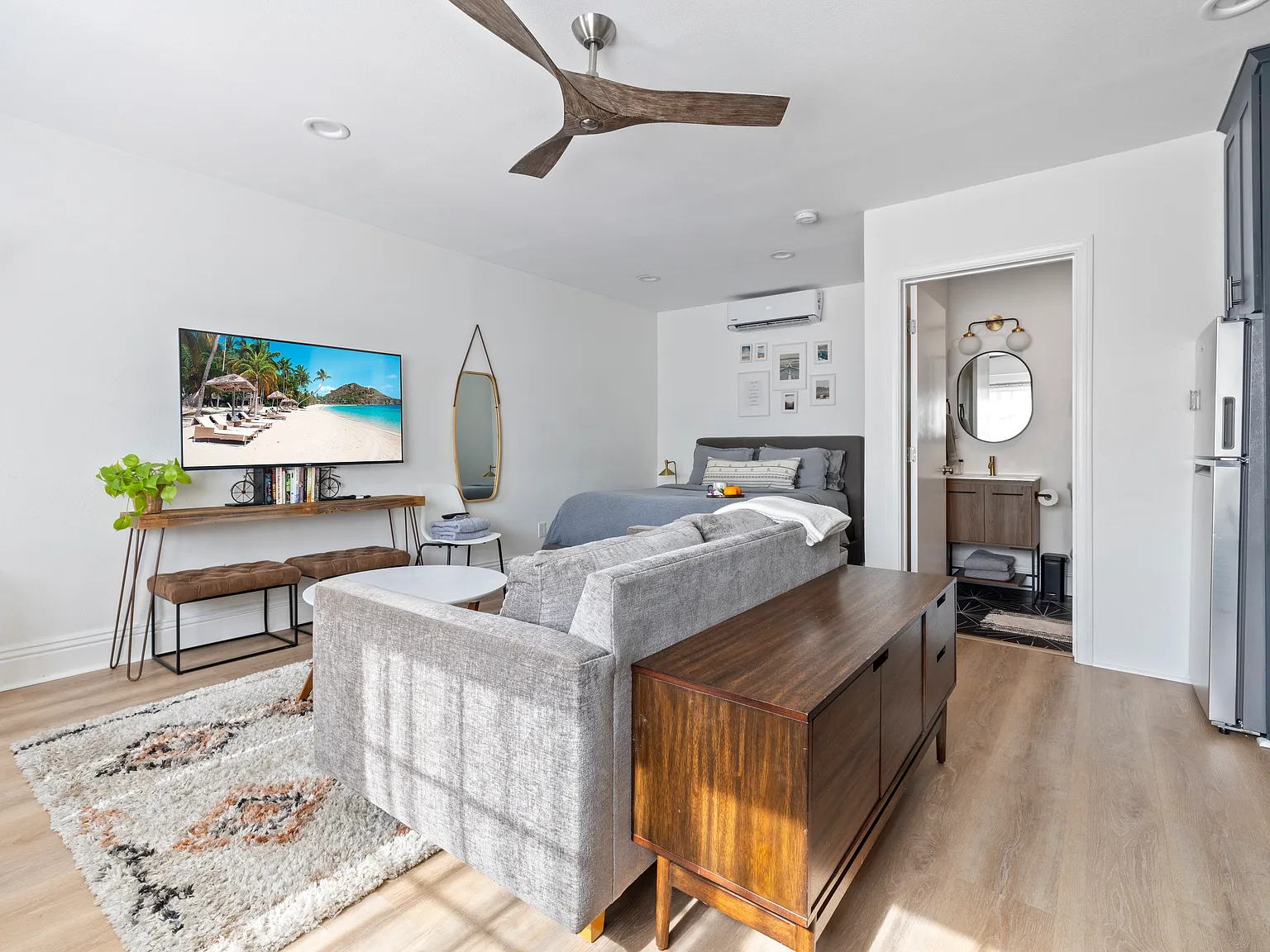 Studio, 400 sqft, $3,000 — Photo 2