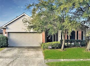 1611 Crescent Shores Ln, Seabrook, TX 77586