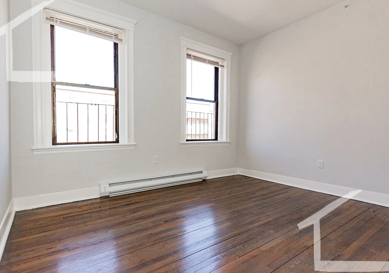 Great Studio with Laundry in Unit — Photo 4