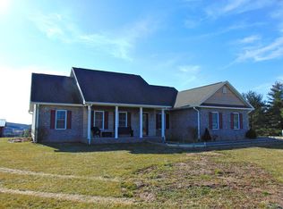 12 Crestwood Dr, Galax, VA 24333