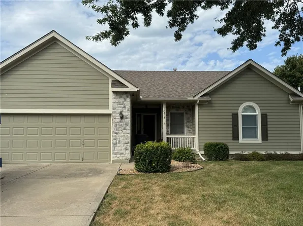18404 Ash St, Gardner, KS 66030
