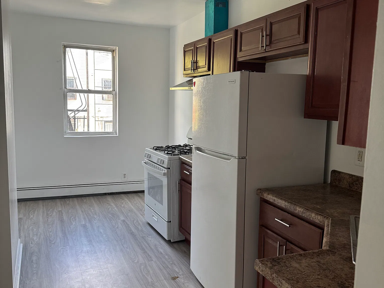 4 bed, 1100 sqft, $4,100 — Photo 1