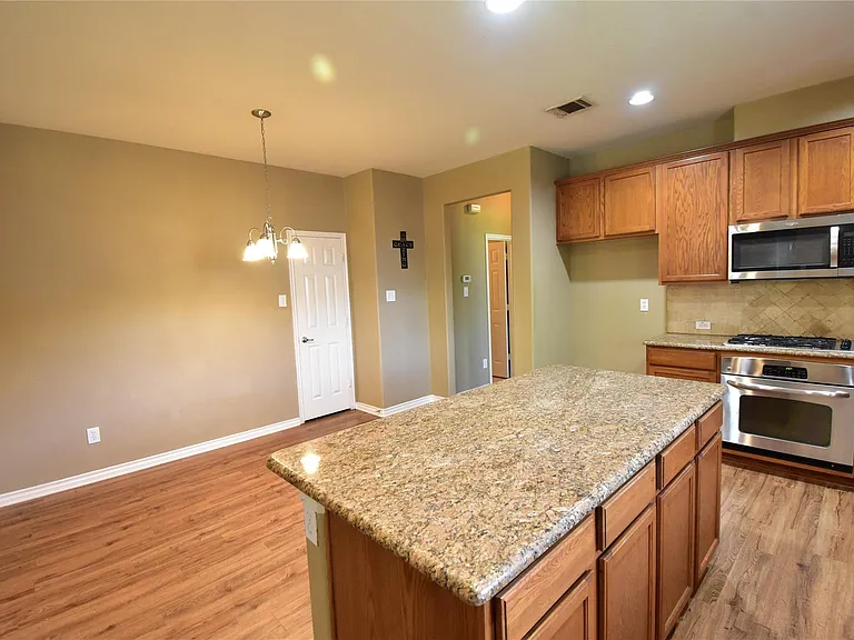 7993 Crampton Ln — Photo 6