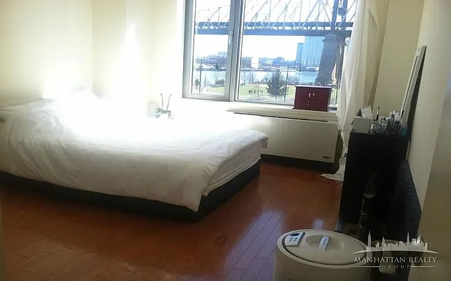 Rented by Manhattan Realty Group | media 52