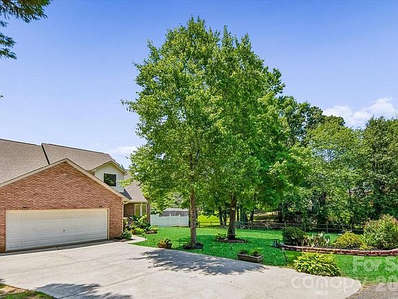 3rd image of 508 Watergate Cir