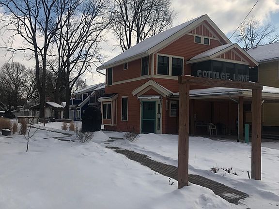 3rd image of 137 Leslie St