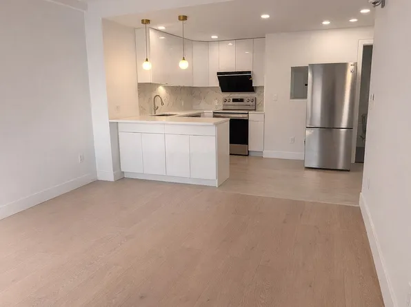 52-16 Roosevelt Ave #2C, Woodside, NY 11377