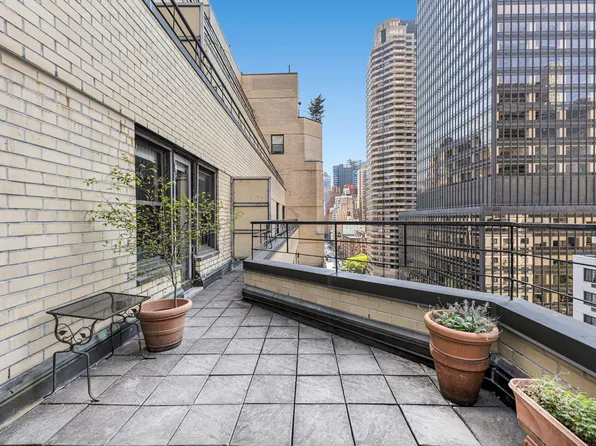 301 East 48th Street image 15 of 17