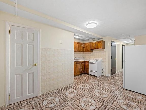 5th image of 5218 Avenue K #1