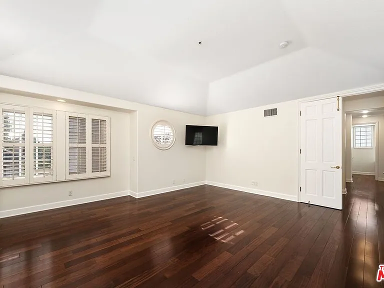 11815 Folkstone Ln — Photo 40